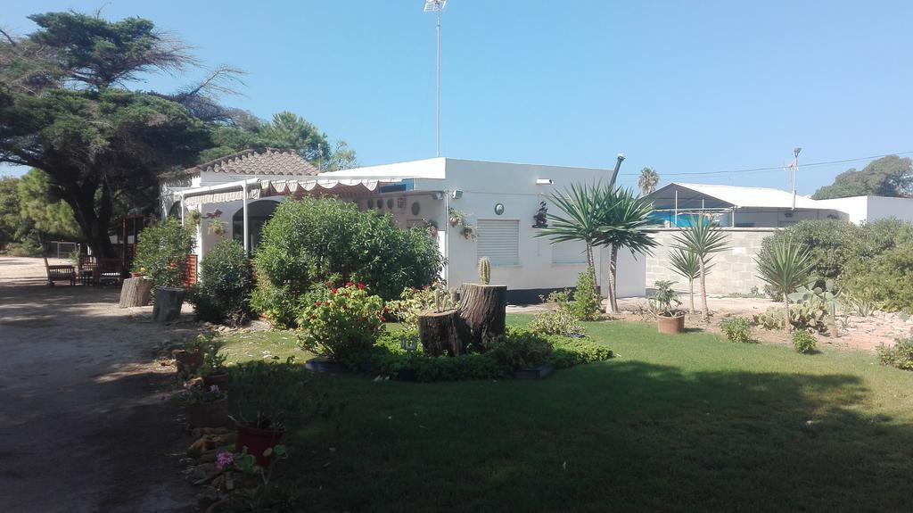 En Finca Las Dunas Dos Chalets Con Jacuzzis En Primera Linea De Playa , Uno De 4 Dormitorios Y Otro De 2 Dormitorios, Llama Al Seiscientos Veintisiete Cuatrocientos Diecisiete Trescientos Noventa Y Ocho Rota Exterior foto